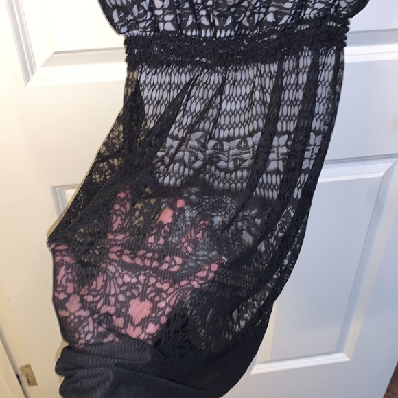 Sleeveless black and white dress with beautiful detailing - Picture 3 of 6